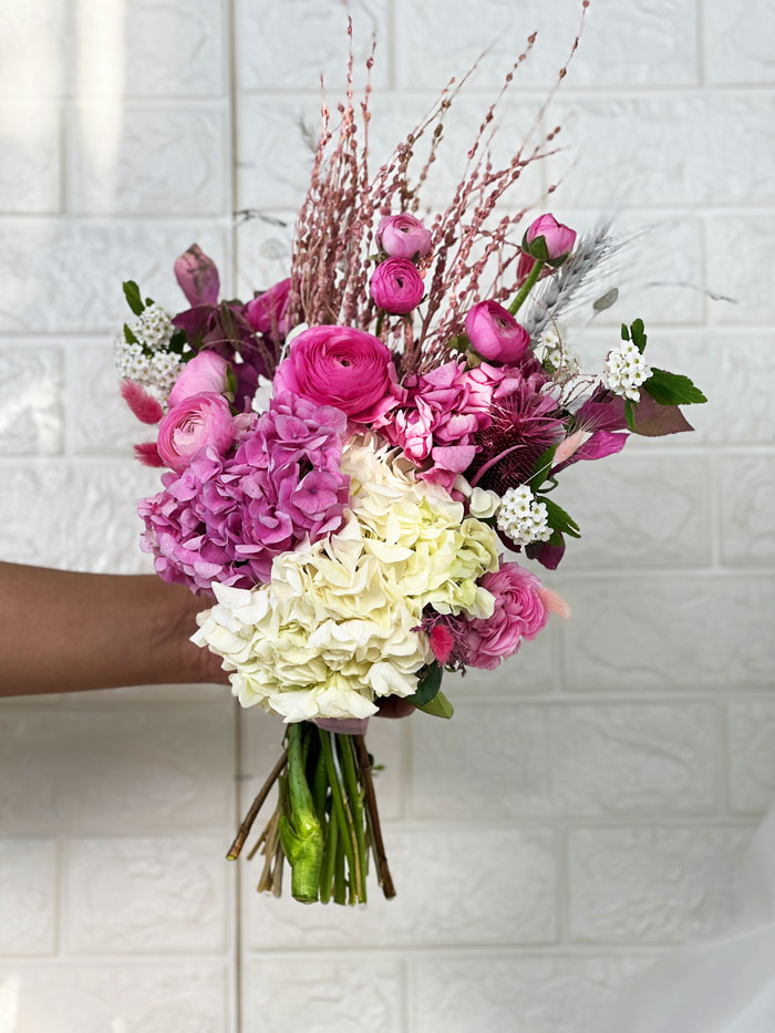 آموزش دسته گل عروس فرمالیته مدرن با گل هورتانزیا و آنمون