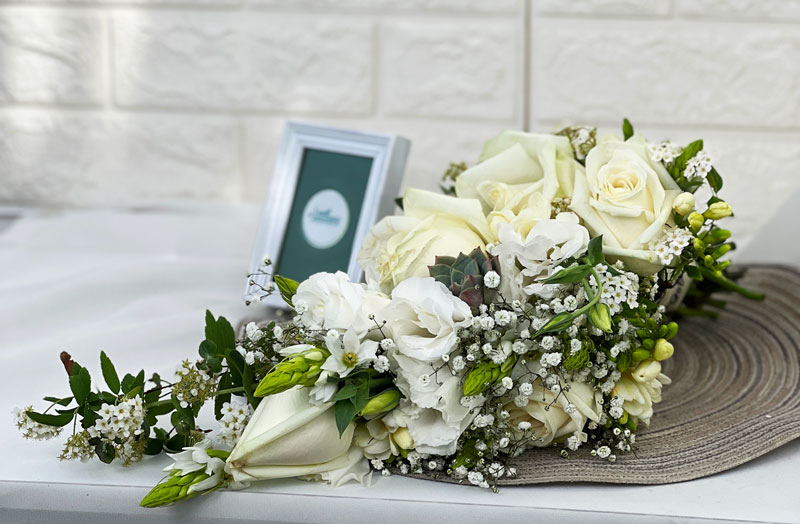 آموزش گل آرایی دسته گل عروس آبشاری